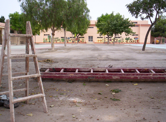 patio y pabellon al fondo